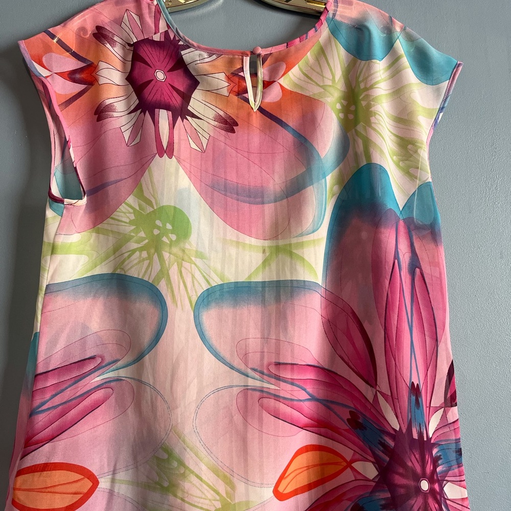 SELLING VERTIGO TOP FOR WOMEN SIZE MEDIUM COLOR FLORAL PATTERN SLEEVELESS BNWOT - Picture 9 of 13
